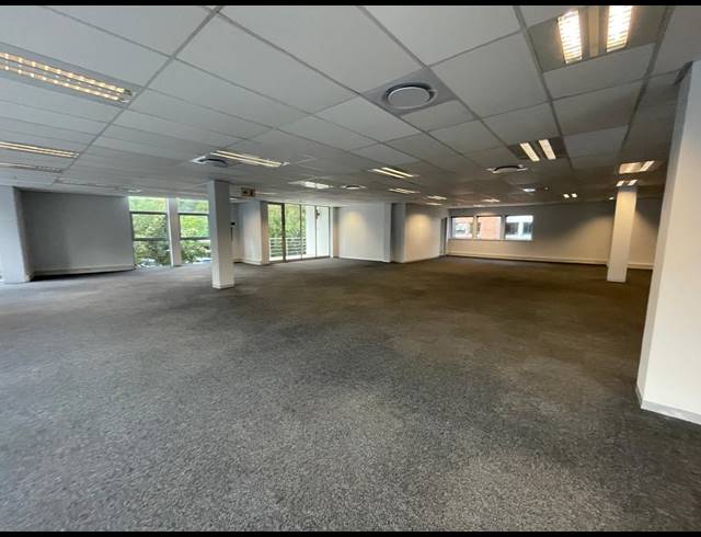 658M² OFFICE TO LET IN BRYANSTON